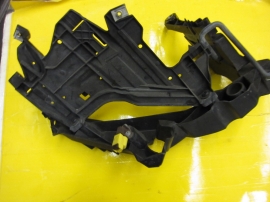 Audi - HEADLIGHT HOLDER BRACKET - 8K0959651